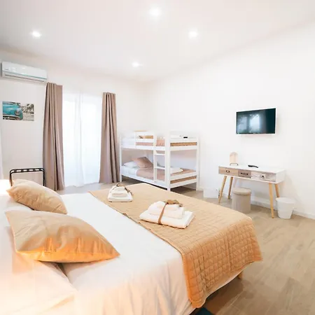 Apartment A' Finestrella A Materdei Naples