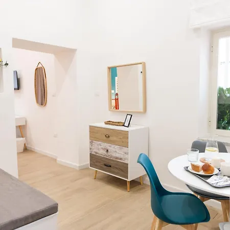 A' Finestrella A Materdei * Nápoly